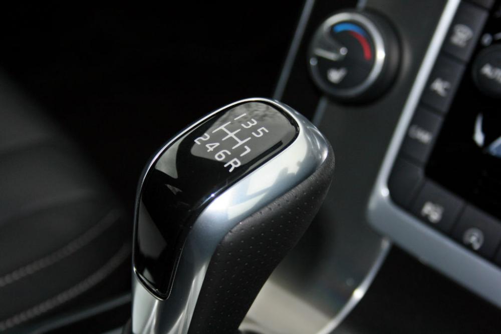 Volvo-D4-Gear-Lever.jpg