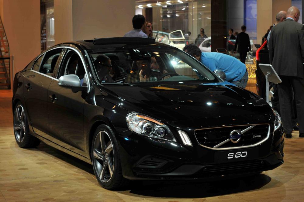 Volvo_S60_(2nd_generation)_-_2011-09-04_in_IAA_by_RalfR.jpg